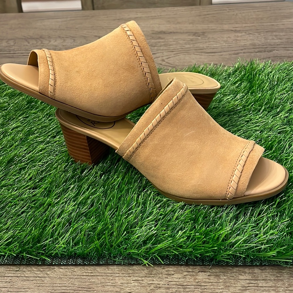Jack Rogers Tan Block Heel Sandals